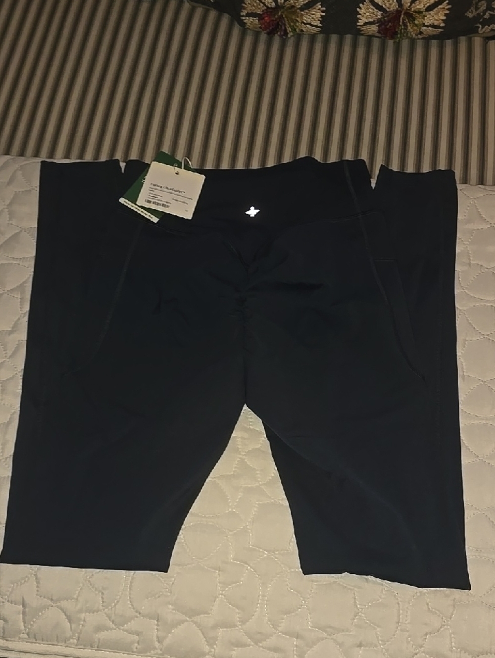 BRAND NEW HALARA ULTRA SCULT WORKOUT LEGGINGS NAVY SIZE SMALL